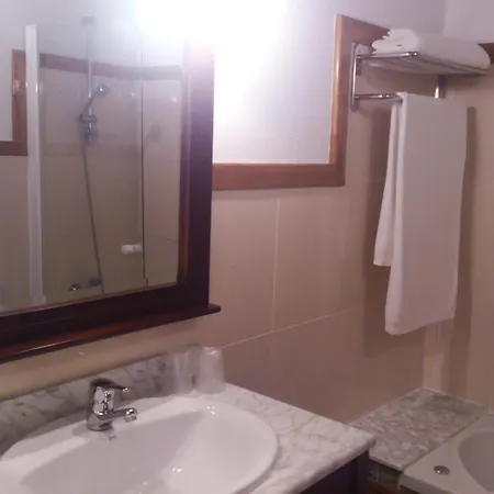 Alcor Del Roble Hotel